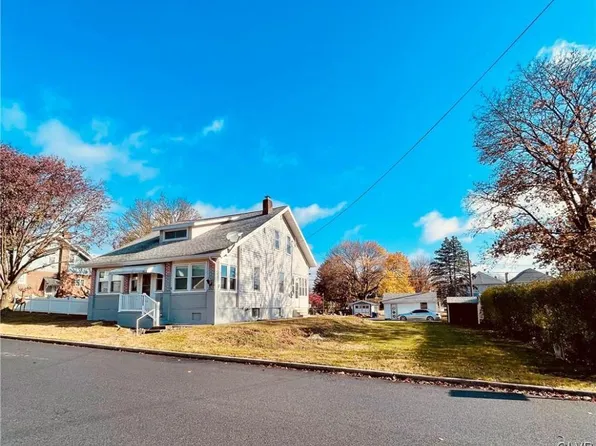 1121 8th St N, Catasauqua, PA 18032