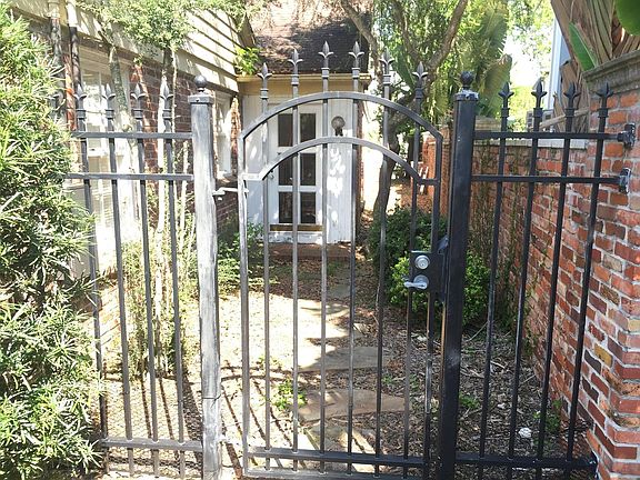 5th image of 654 Geneva Pl