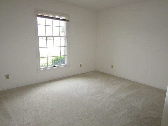 5th image of 834 Avalon Dr