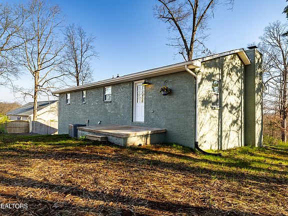 4th image of 1339 Woodside Park Dr
