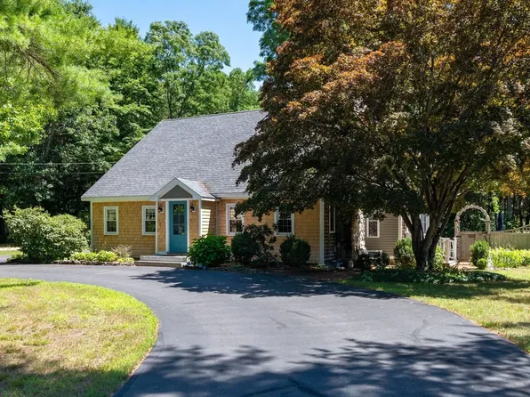 26 Mast Road, Lee, NH 03861