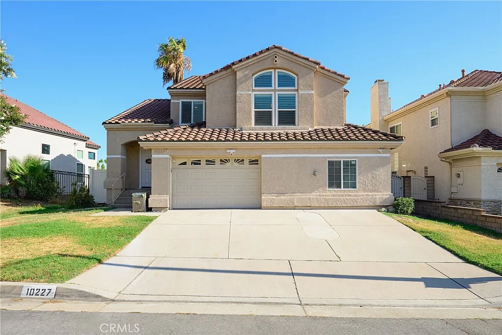 4 bed, 2290 sqft, $8,700 — Photo 1