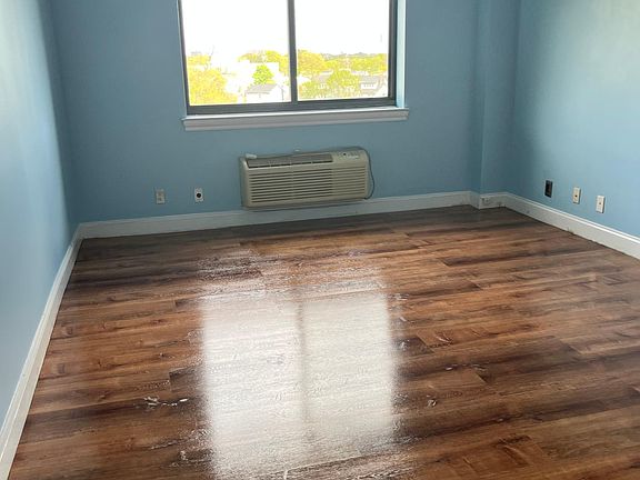5th image of 60 Parkway Dr E APT 5B