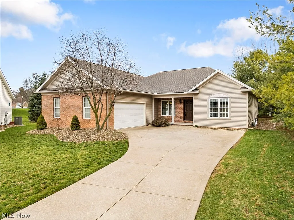 2041 Penhurst Cir NE photo 1