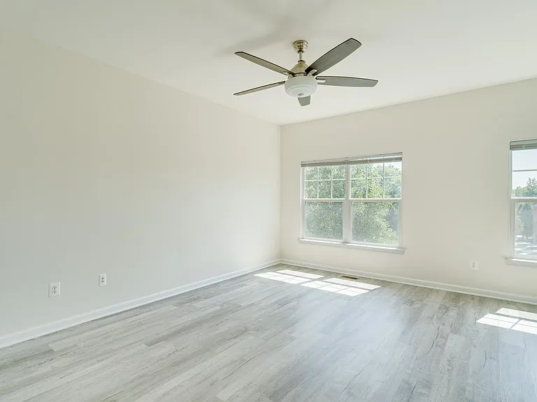 74 Pike Pl — Photo 23