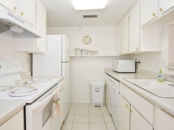 4th image of 1740 Los Lagos Dr