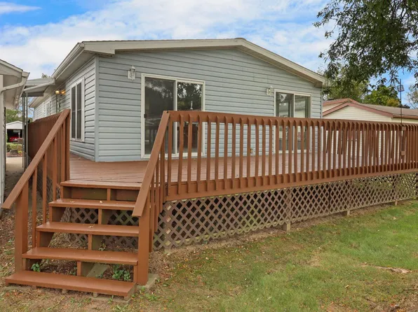 424 Oak Lodge Rd, Waterford, WI 53185