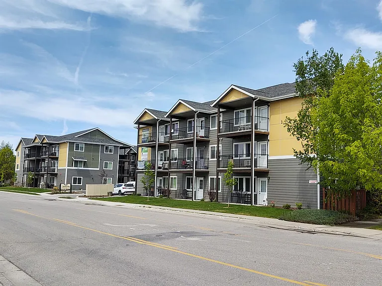 American Way Apartments — Photo 1