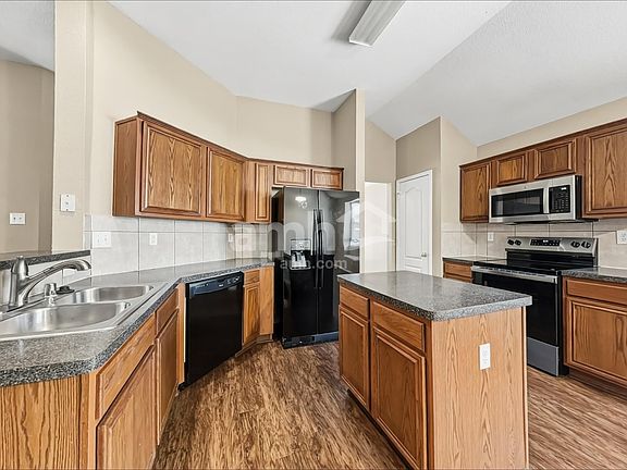 3rd image of 1120 Rio Bravo Dr