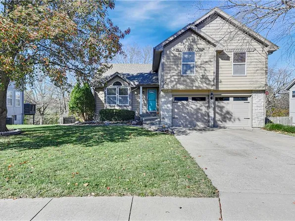 608 SE Ashton Dr, Lees Summit, MO 64063