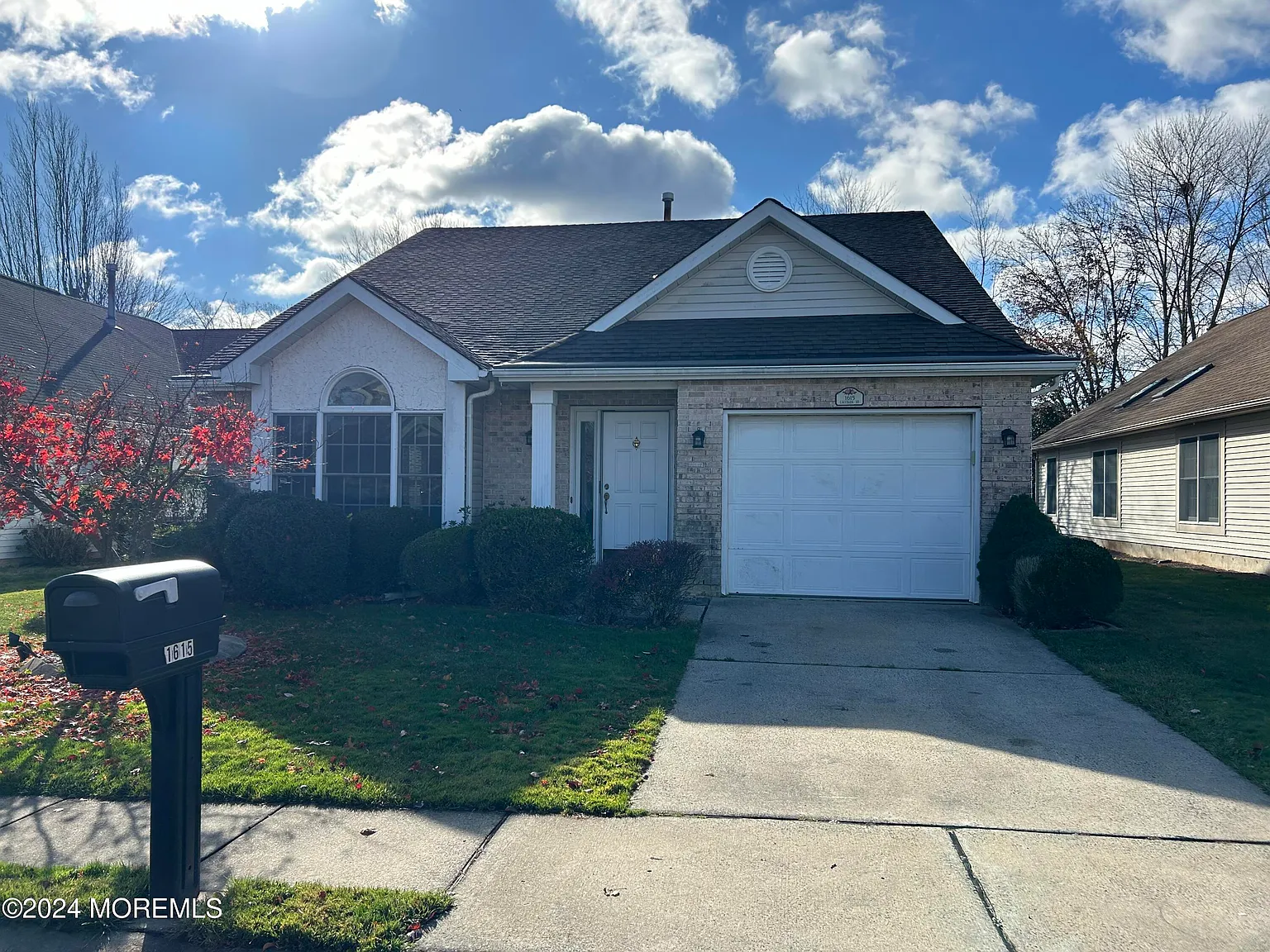 1615 Lacebark Road photo 1