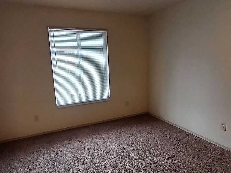 2114 and 2116 Woburn Street — Photo 16