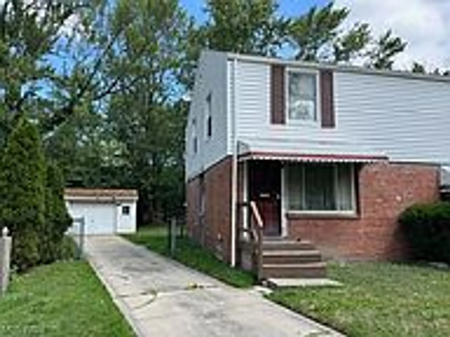 1518 E 248th St photo 1