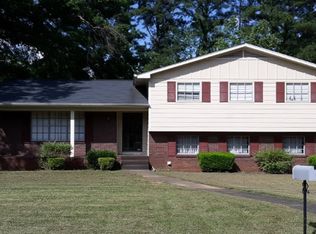 1036 Fairlawn Dr, Bessemer, AL 35023