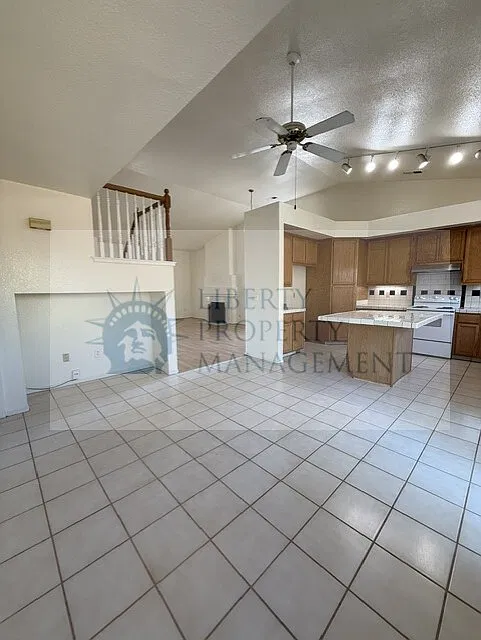 4 bed, 1726 sqft, $2,395 — Photo 4