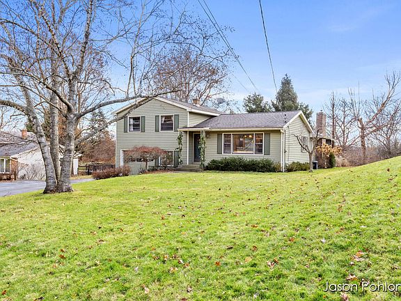 3rd image of 7038 Windcrest St SE