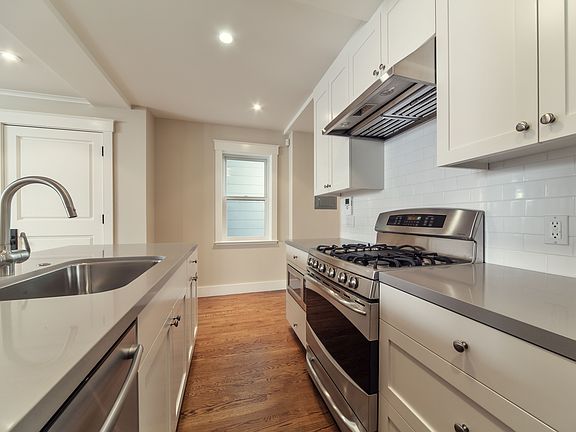 4th image of 708 Wisconsin St