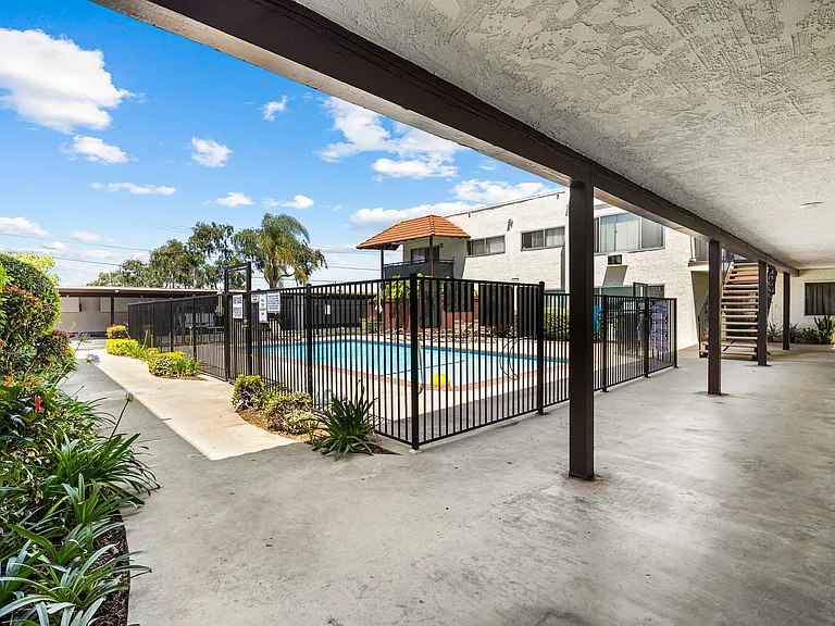 Chapman Terrace — Photo 11