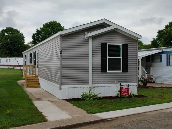 1204 Carlton Ct, Plainwell, MI 49080