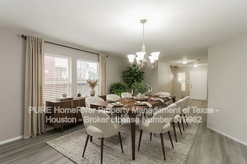 4 bed, 2.5 bath, 2826 sqft, $2,225 — Photo 3