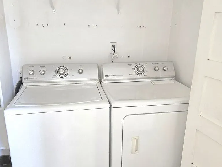 1406 E Earll Dr — Photo 18