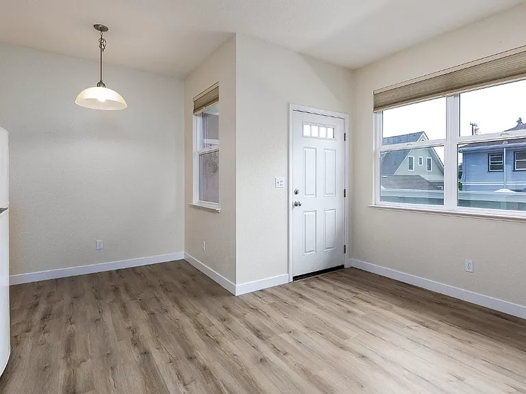 251 High St — Photo 6