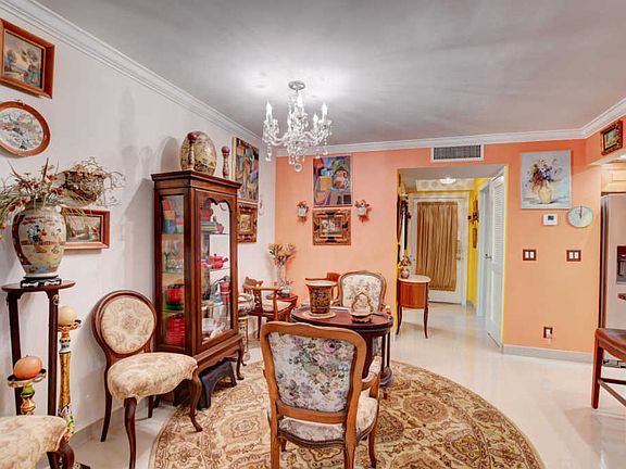 5th image of 113 Capri Way #C