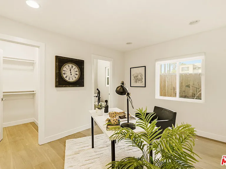 1026 S Windsor Blvd — Photo 45