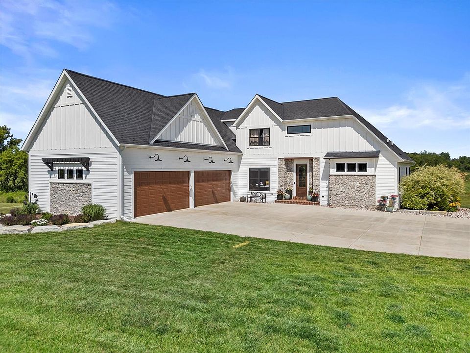 1st image of S53W26764 Gemstone COURT