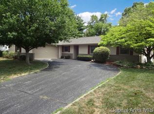 14 Oakmont Dr, Springfield, IL 62704