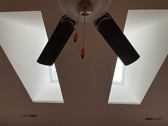 Family room Sky lights