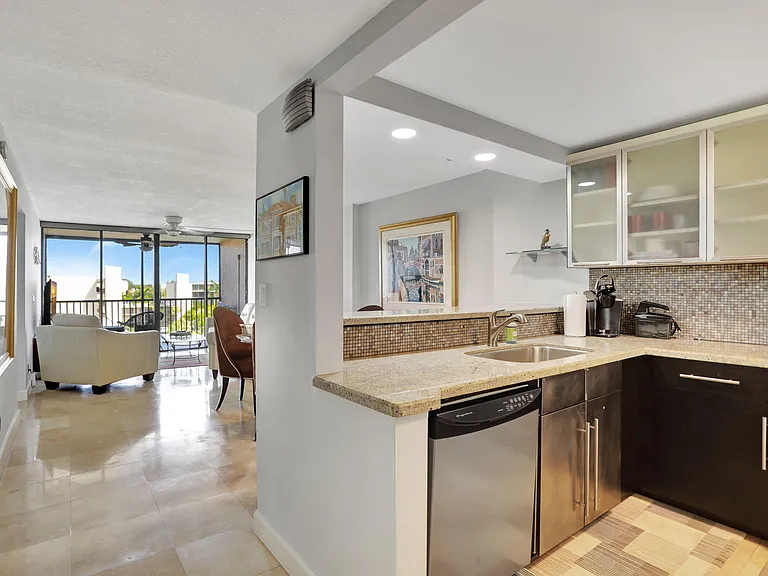 4 Royal Palm Way #6020 — Photo 4