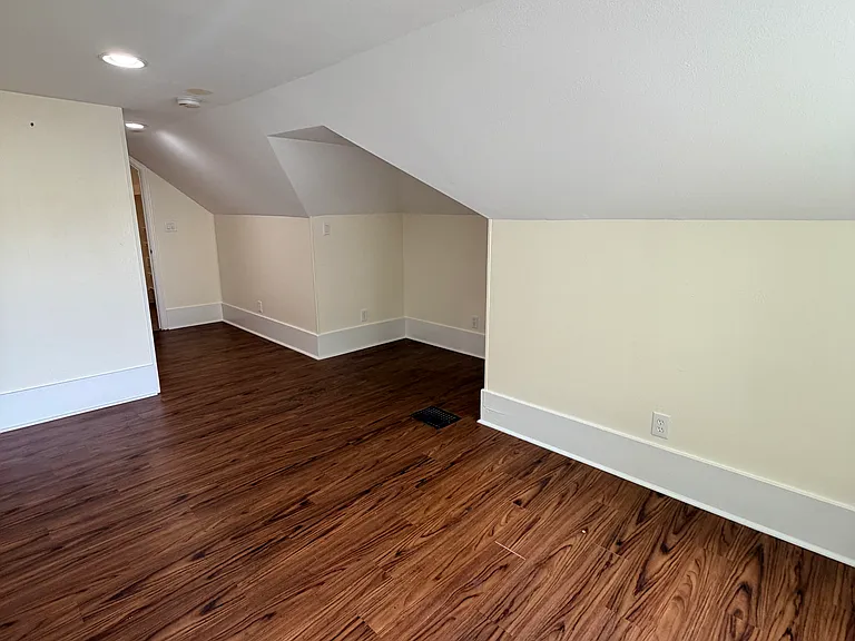 330 NE 102nd Ave — Photo 16