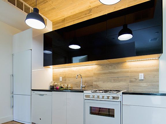 3rd image of 73 Montrose Ave #4CTR