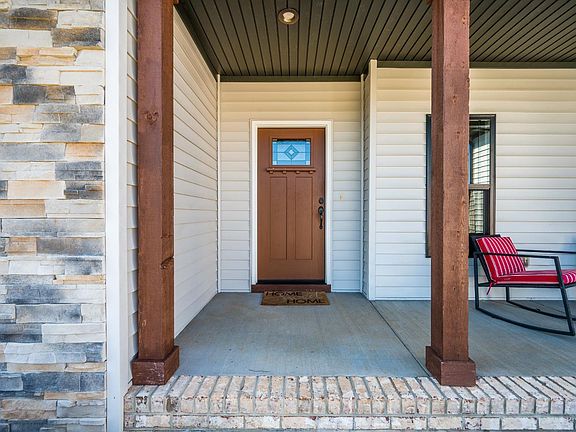 5th image of 1089 Elk Creek Rd