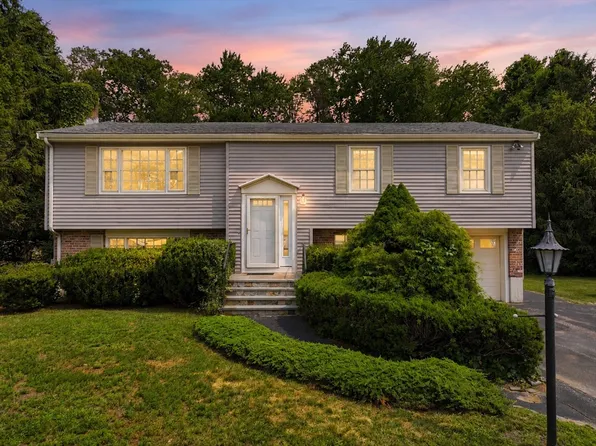 100 Marilyn St, Holliston, MA 01746