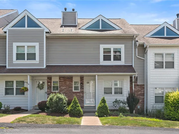 131 Old Village Ln, Bethel Park, PA 15102