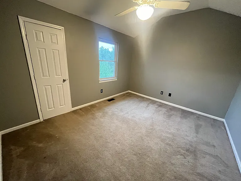 700 Cedar Dr — Photo 8