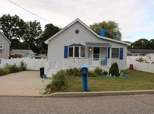 275 Wildwood Rd, Ronkonkoma, NY 11779
