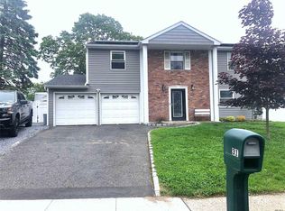31 Belair Rd, Selden, NY 11784