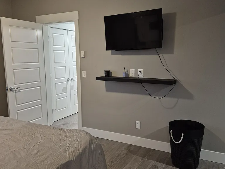 925 Leon Ave #427 — Photo 6