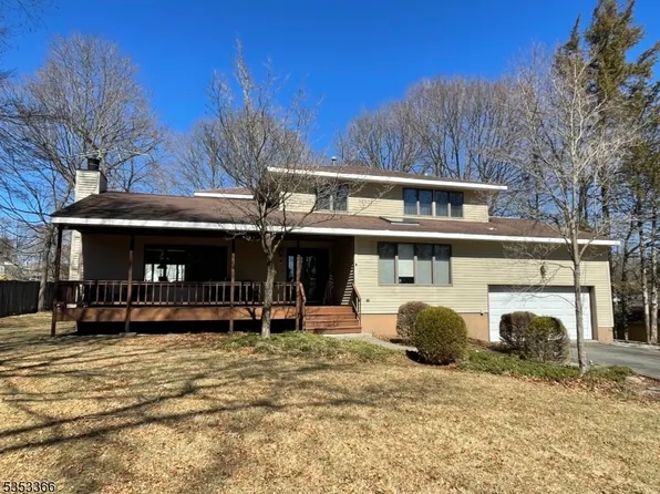 26 Unneberg Ave, Roxbury Twp., NJ 07876