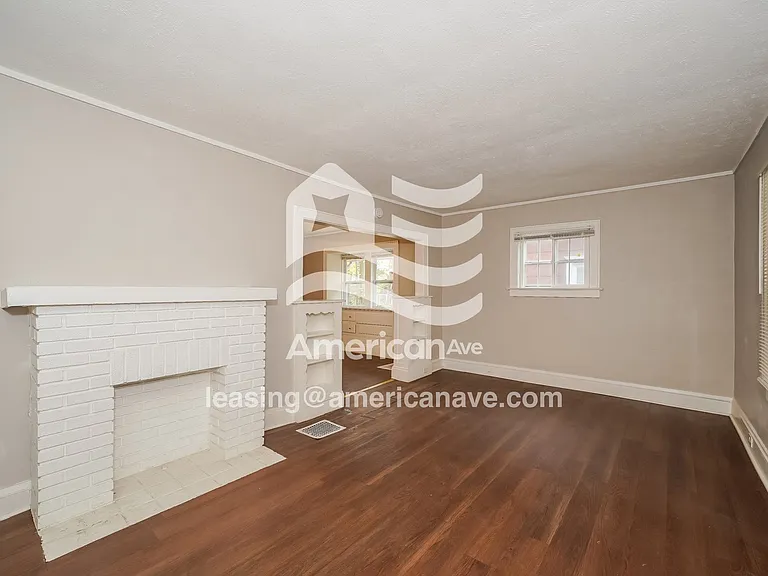 1431543_003_living_room_14183789.jpg