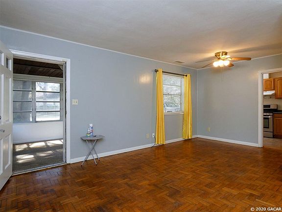 5th image of 1049 NE 10th Pl