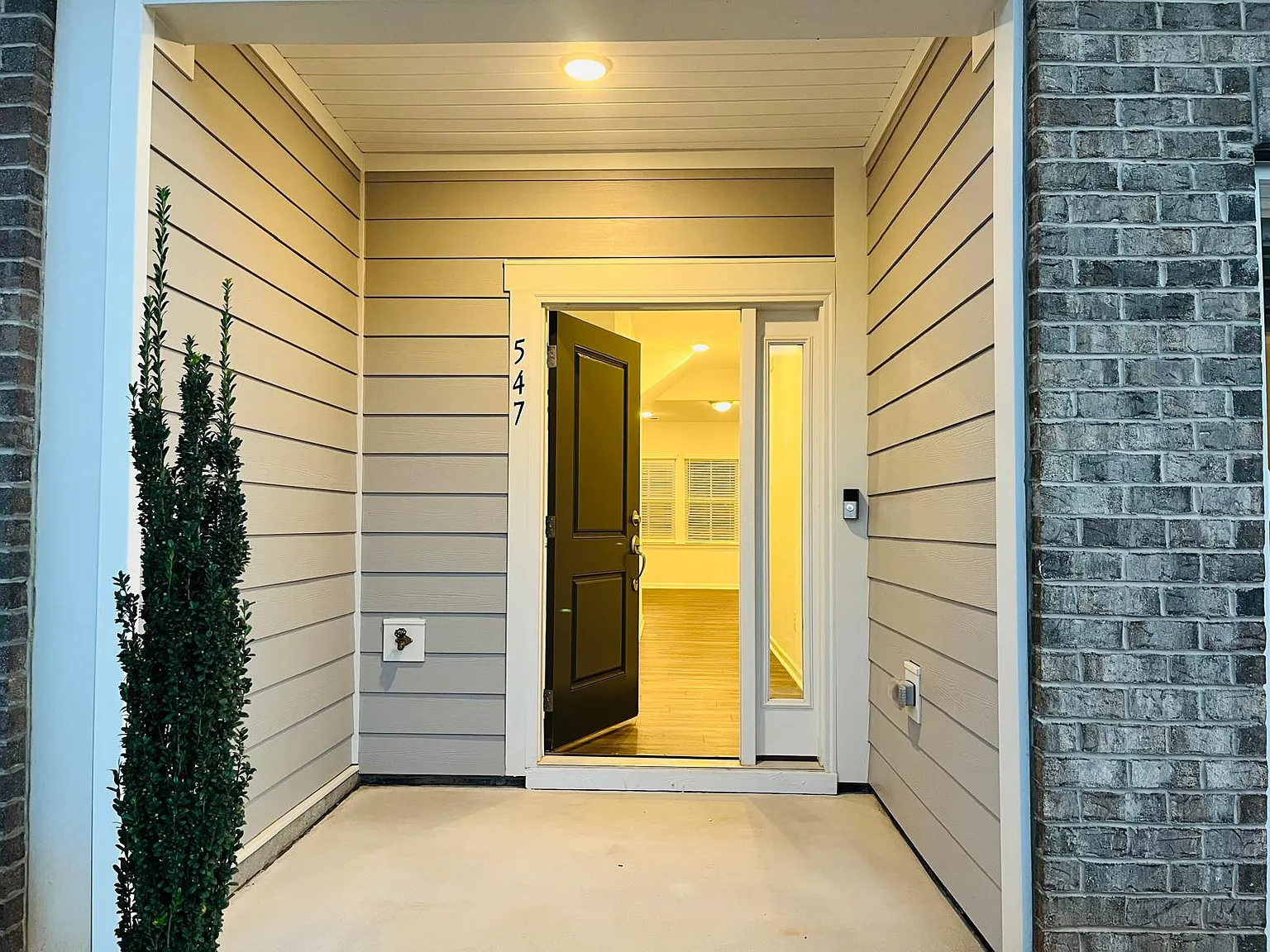3 bed, 1861 sqft, $1,950 — Photo 2