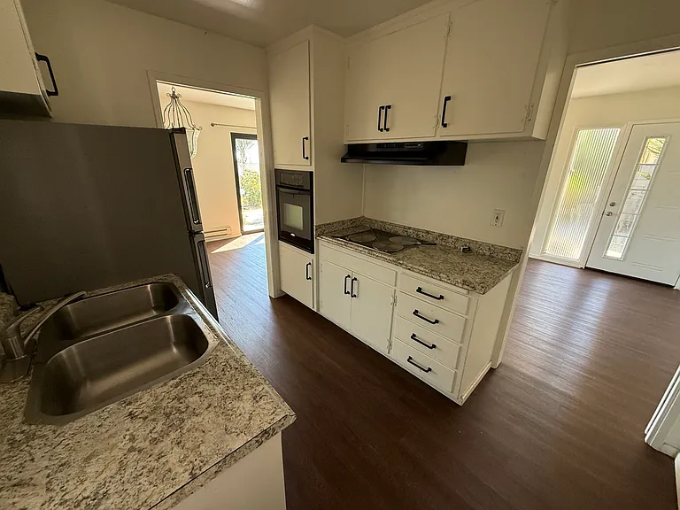 2520 Coburn Ln #B — Photo 8