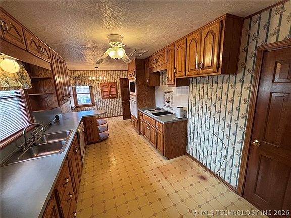 4th image of 504 N D Ave