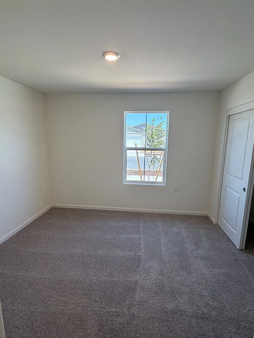 Building Photo - 656 Skyler Ln