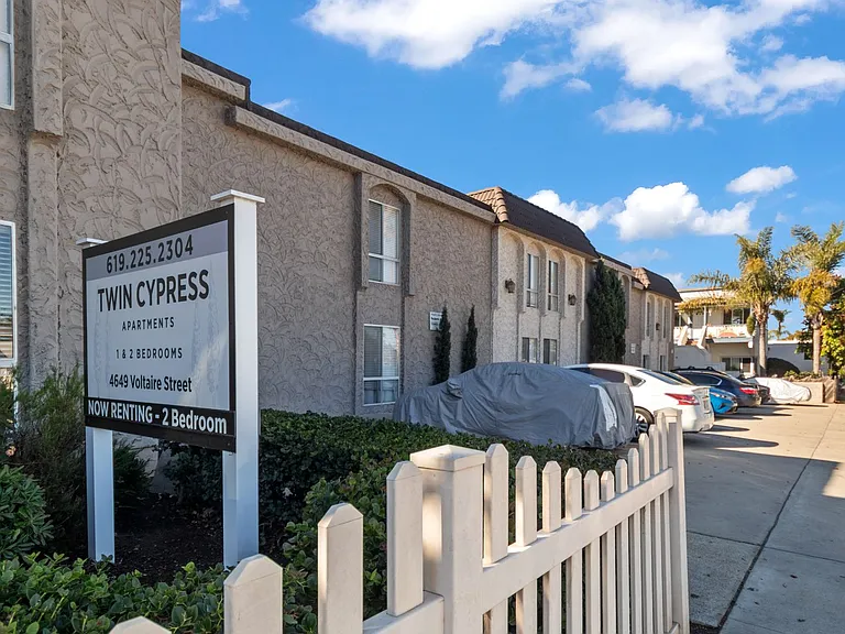 Twin Cypress Apartments — Photo 22