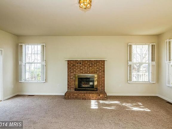 5th image of 20 Aspen Woods Dr